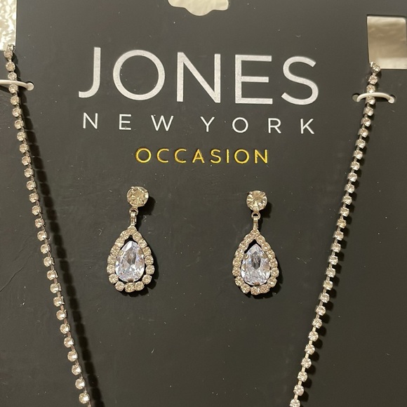 Jones New York Earrings and Necklace Set - Picture 2 of 5